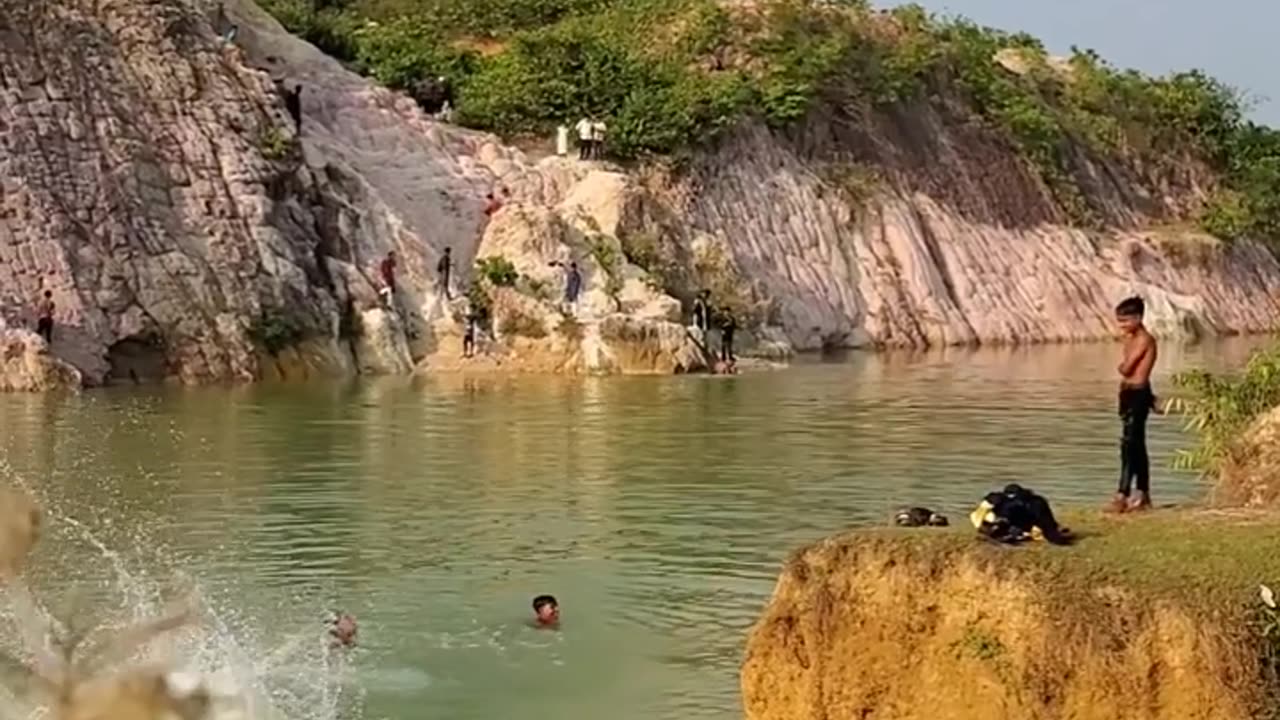 চীনামাটির পাহাড়ে কিছু সময়