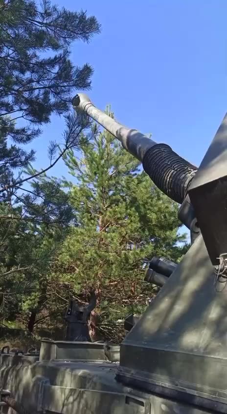 British AS90 Heavy Gun Firing at Russian Positions