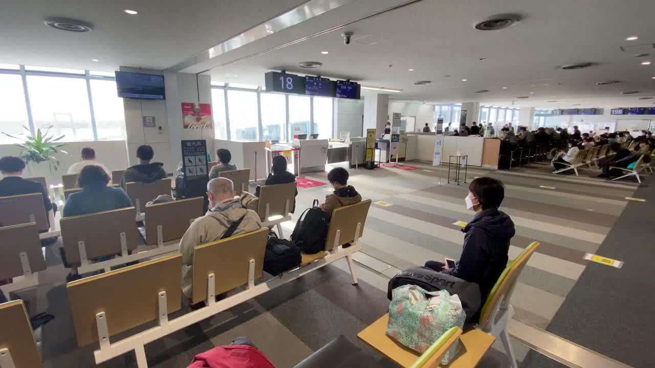 Japan: People watch news of North Korean missile falling near Hokkaido