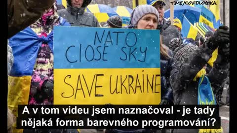 Masová psychologická formace žlutomodrým barevným schématem u covidu i Ukrajiny