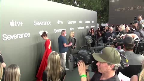 Stars of 'Severance' mark last episode on red carpet