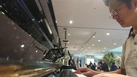 Practicing a minor key jazz bassline with solo
