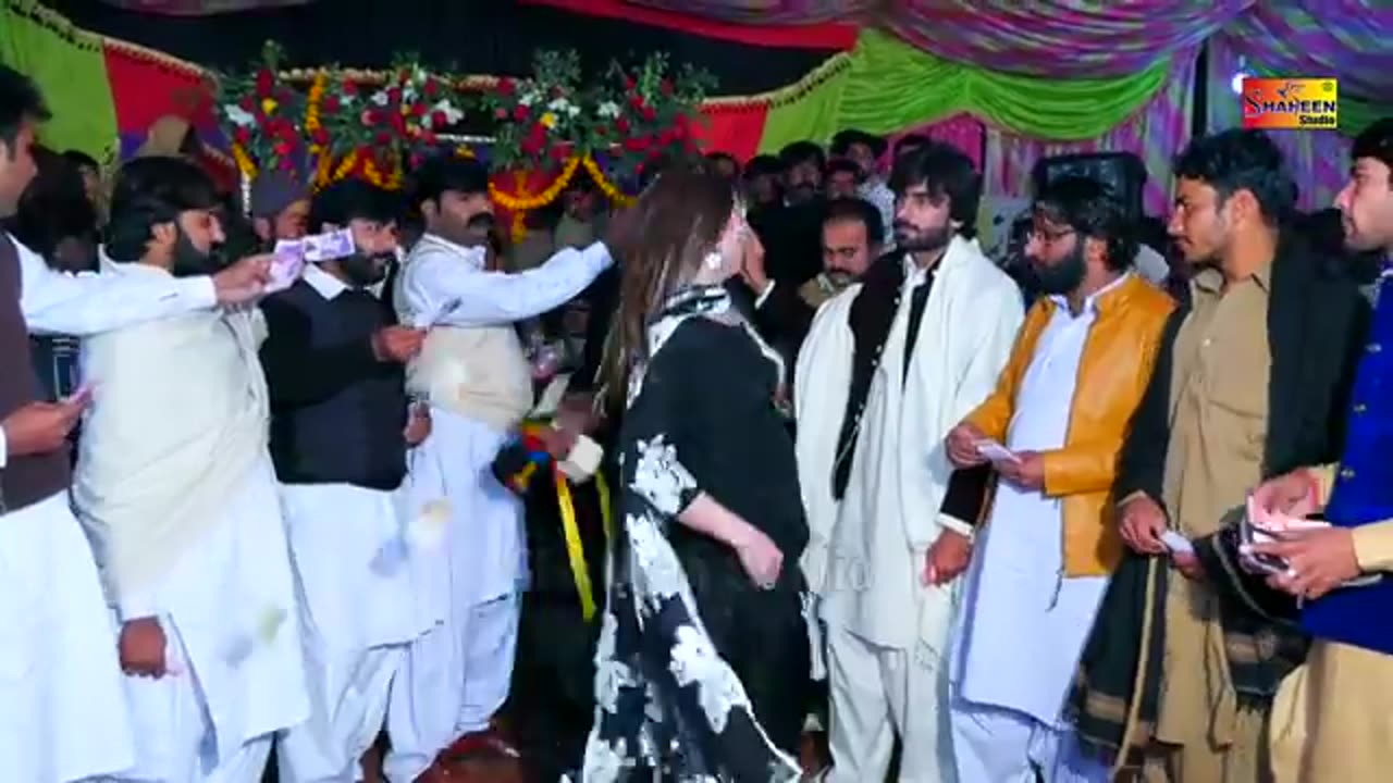 Mujhe Pyaar Hua - Pari Paro - Bollywood Mujra Dance