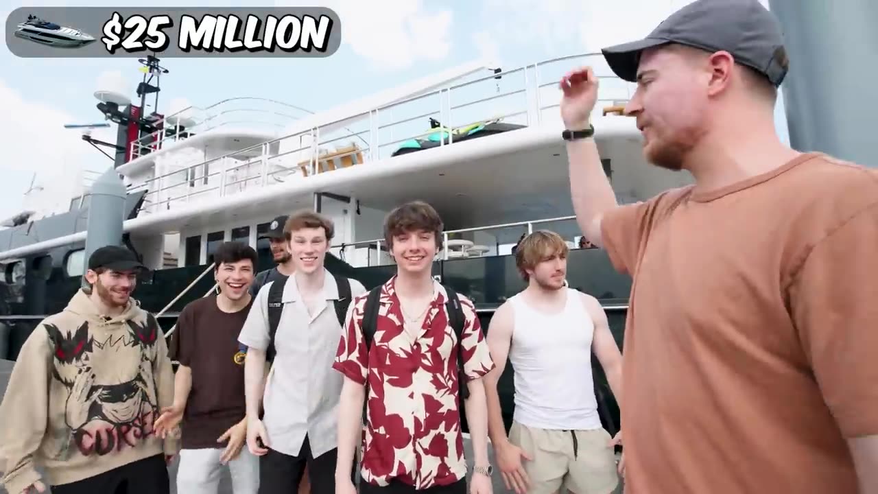 $1 vs $1,000,000,000 Yacht!