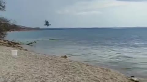 Ukraine War - Beautiful Mi-8AMTSh passage along the coast of Crimea