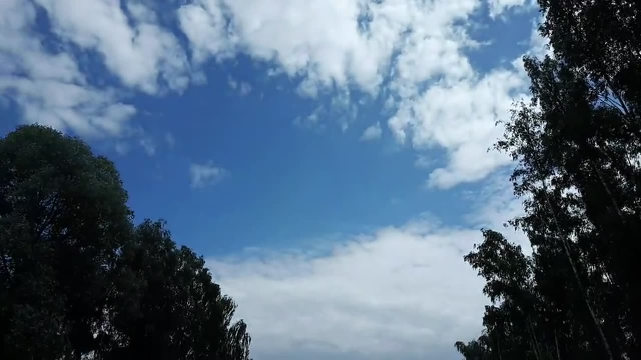 Himmel in Berlin am 3.7.2023 um 14 Uhr