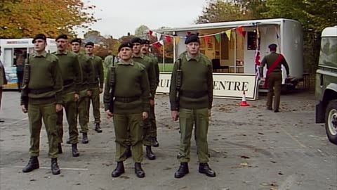 Funny Mr Bean army video