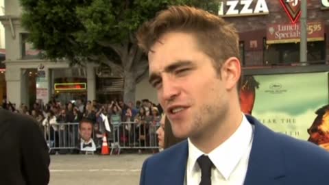 Pierce, Pattinson hit the road in desolate Australia