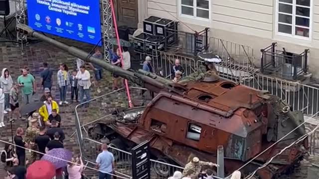 Ukrainian Soldiers getting ready to explain how they defeated Russian tanks