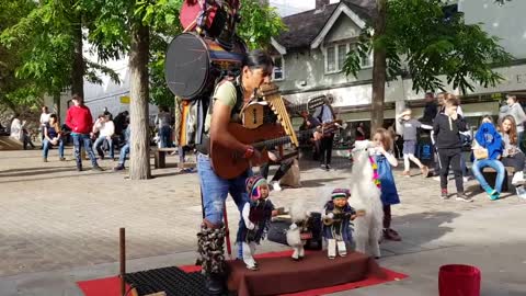 Peruvian One Man Band Busker & Puppet, pan flute music, real talent addictive MUSIC El Cóndor pasa