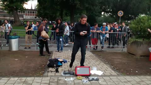 Street performer creates music using 2 Game Boys