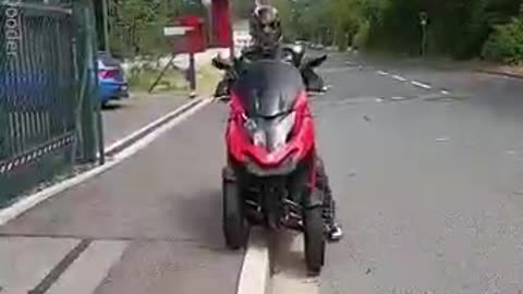 Motorcycle: 4 wheels