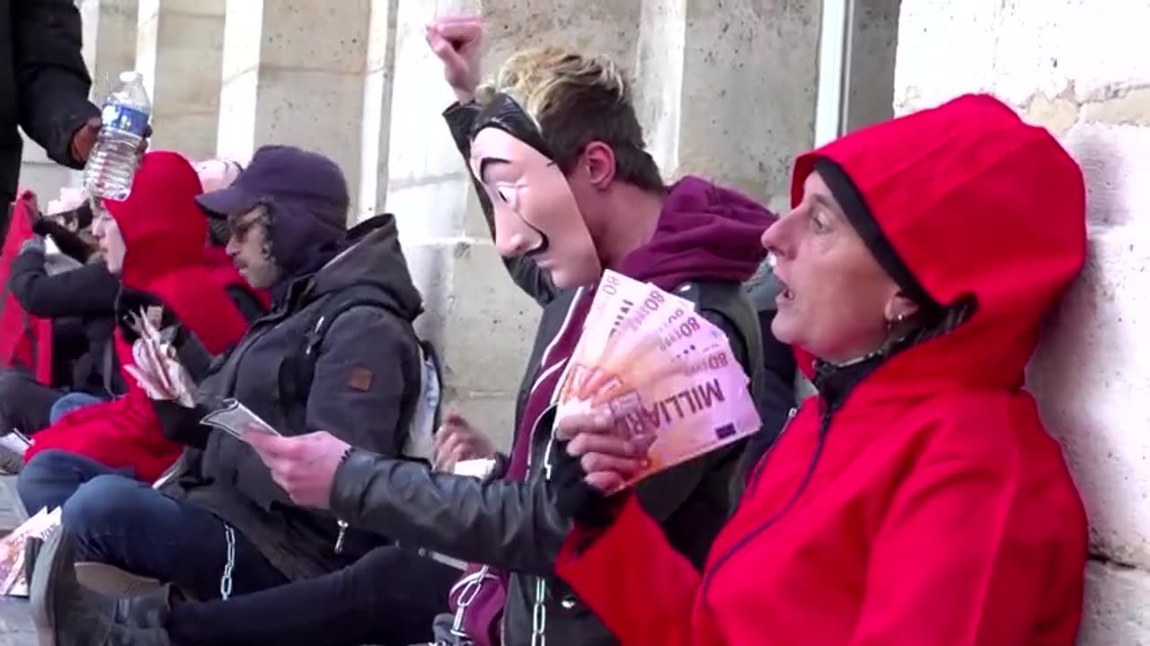 Climate activists protest at French finance ministry