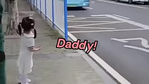 Surprise drink of little girl to her driver Dad 👨