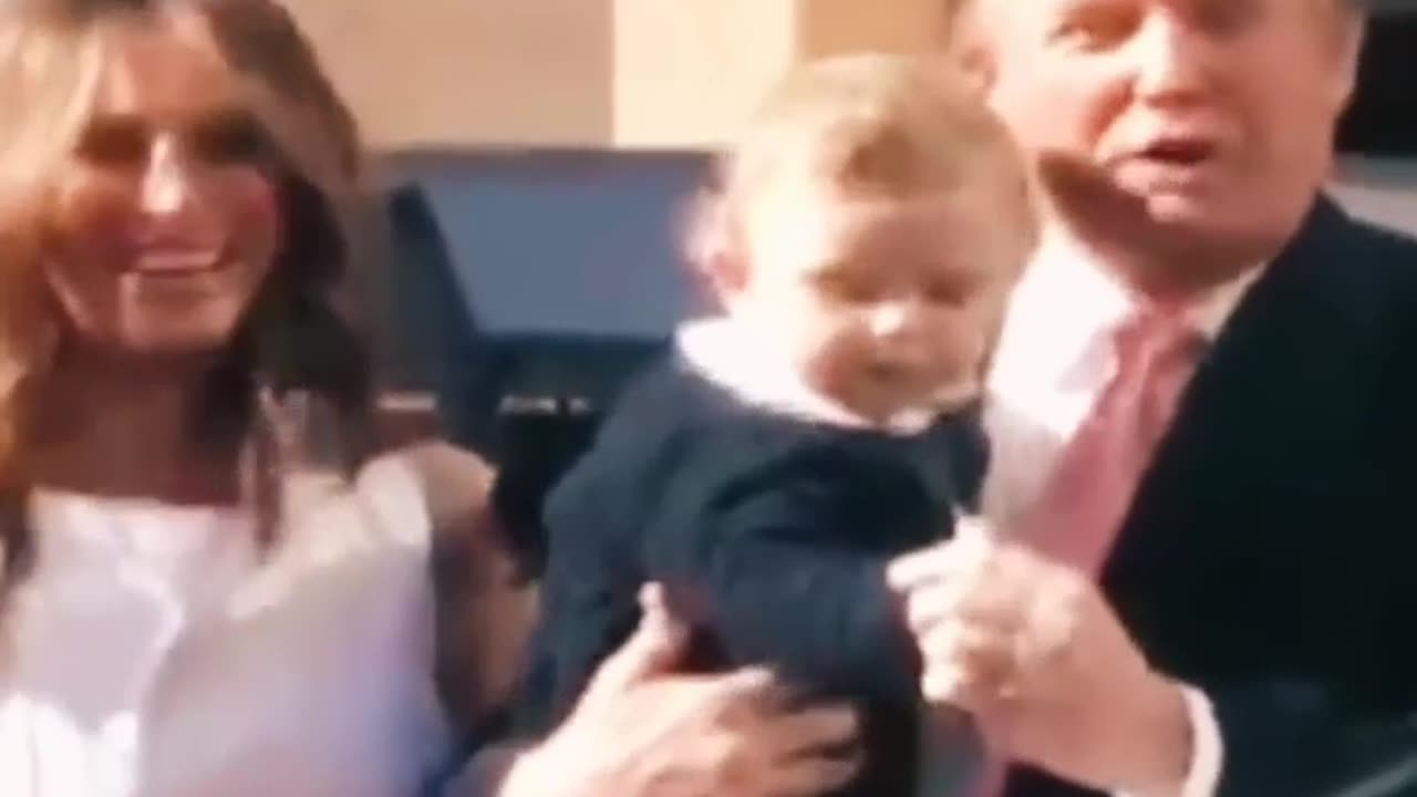 Baby Barron Trump holds a speech with father Donald Trump 😍🇺🇸 #donaldtrump #trump #usa