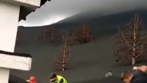 Spaniards Digging Their Homes Out of The Ash In La Palma