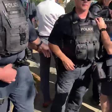 Trudeau as popular as ever in Canada!