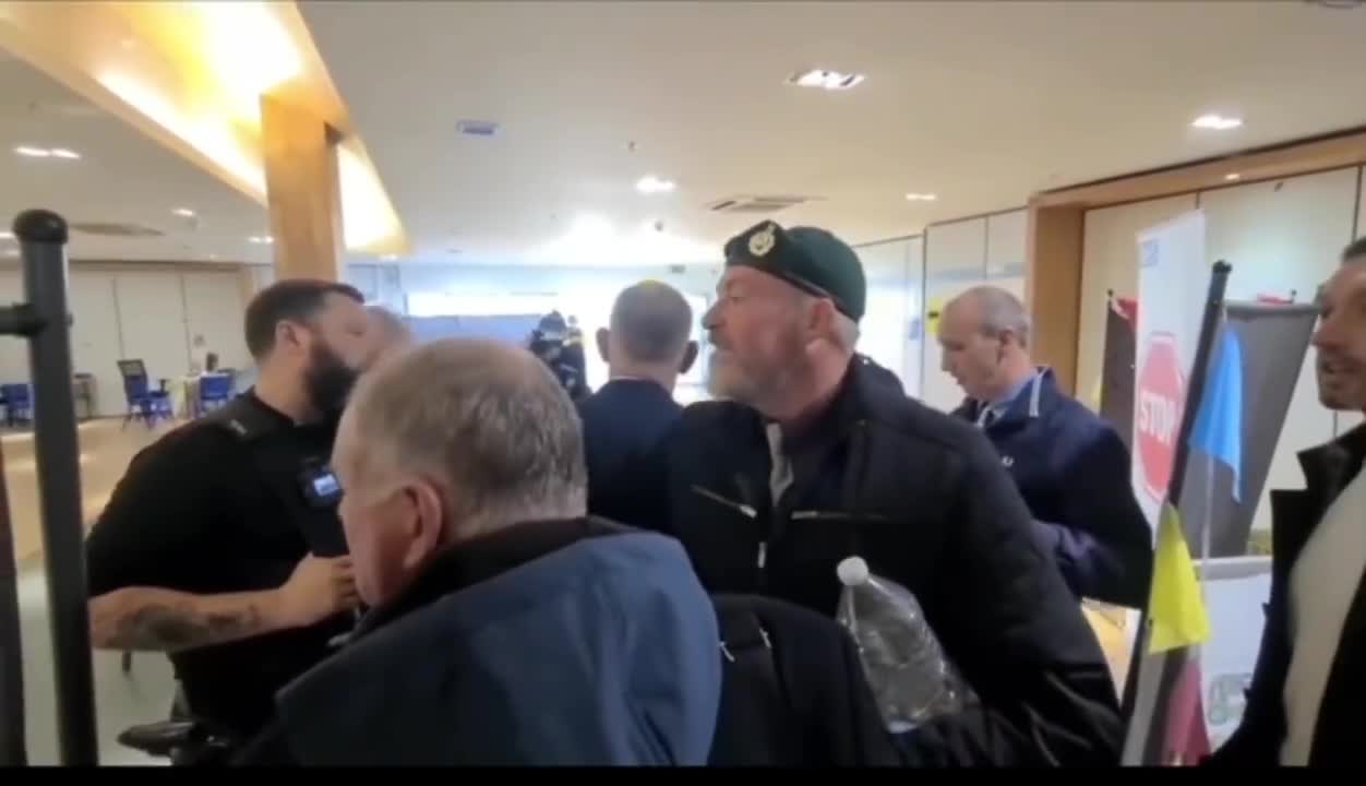 Man confronts police about the vaccine!