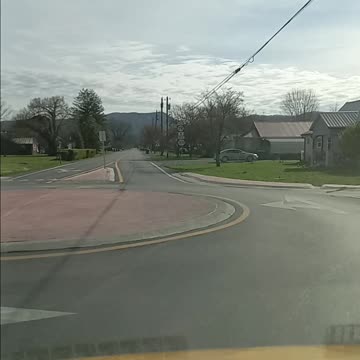 Proper roundabout etiquette