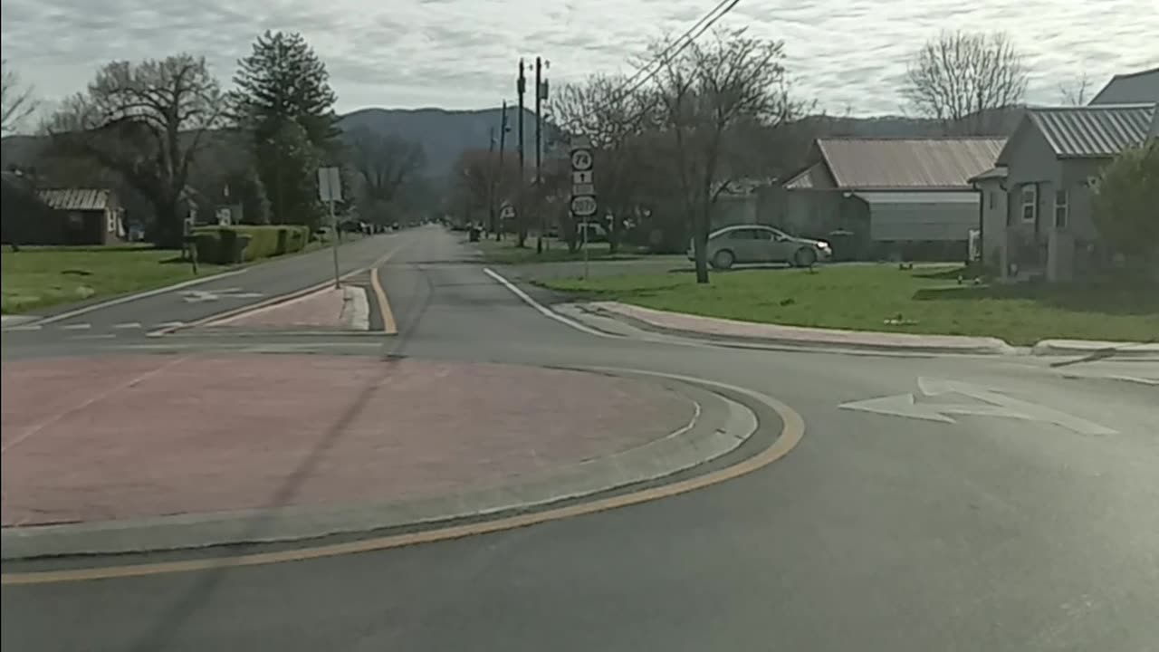 Proper roundabout etiquette