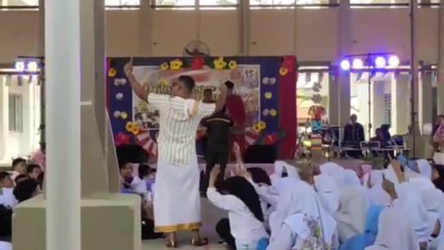 bila kau ada guru gila-gila. terkejut semua 🤣🤣