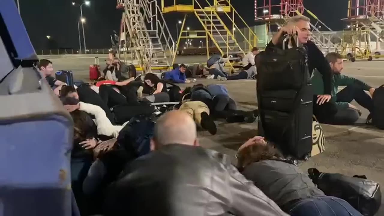 🌪️ Israel Conflict | Tel Aviv Airport Passengers Take Cover Amid Gaza Rocket Strikes | RCF