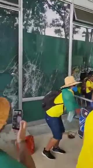 Footage from the brazilian white house....