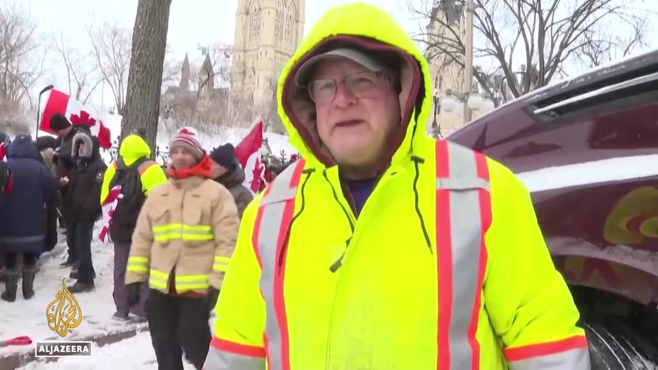 Canada bridge blockade: Police begin to remove protesters