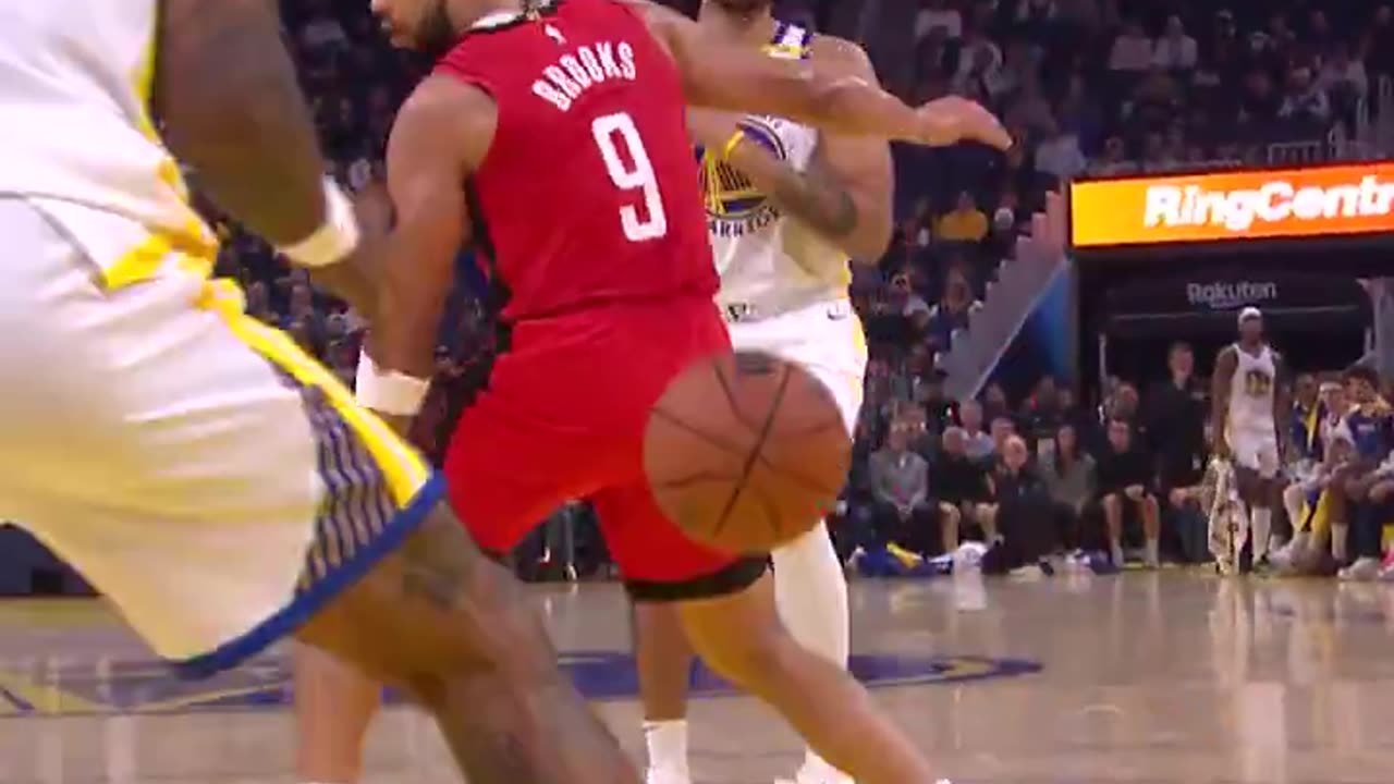 NBA - This Slow Mo nutmeg 👀