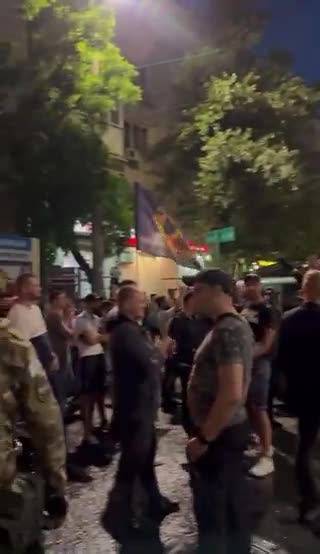 After 12 hours of intense standing around and taking pictures, PMC Wagner returning 2 frontline