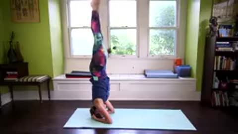 Head Stand Yoga Pose - How To Do a Headstand for Beginners