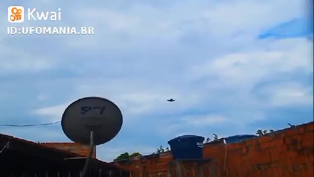 RESIDENT IS FEARED BY UFO SPACESHIP WATCH THE VIDEO AND SHARE