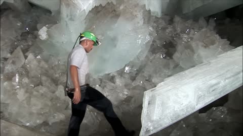 Crystal Palace Hidden Beneath Mexican Desert