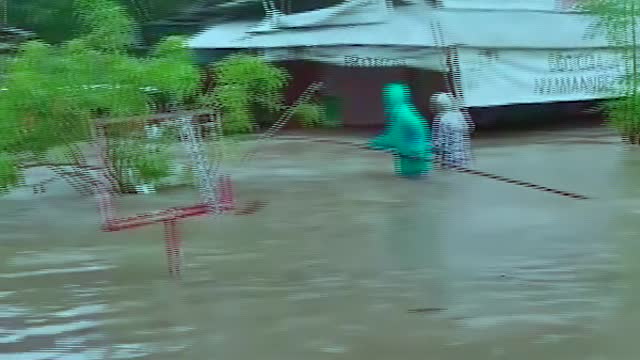 Philippines! Flash floods and landslides hits Davao del sur