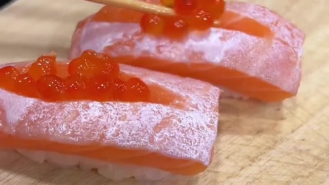 @lorkhan29に返信 Nigirizushi with Salmon and Salmon roe #sushi#salmon