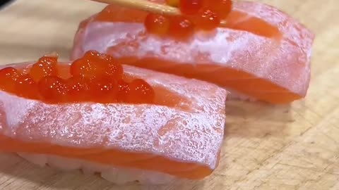 @lorkhan29に返信 Nigirizushi with Salmon and Salmon roe #sushi#salmon