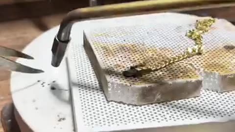 Wire cutting bracelet making process