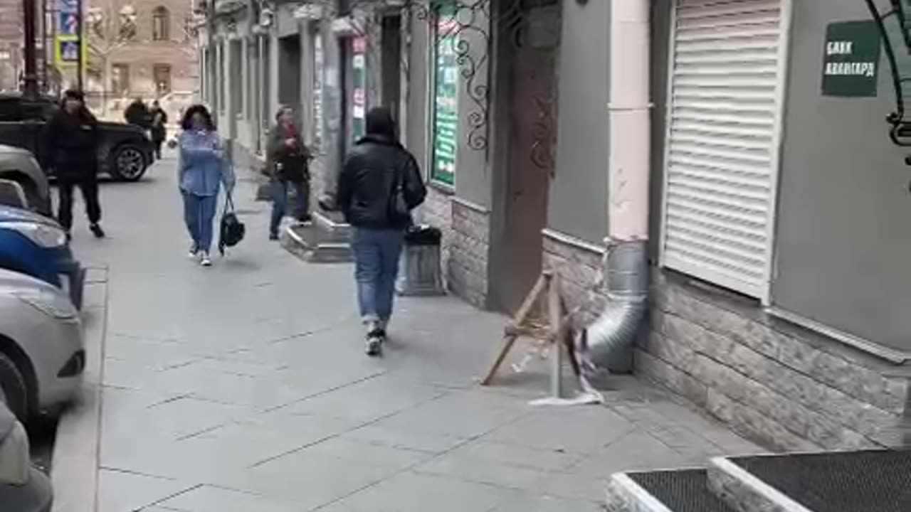 File dei russi agli uffici di cambio.