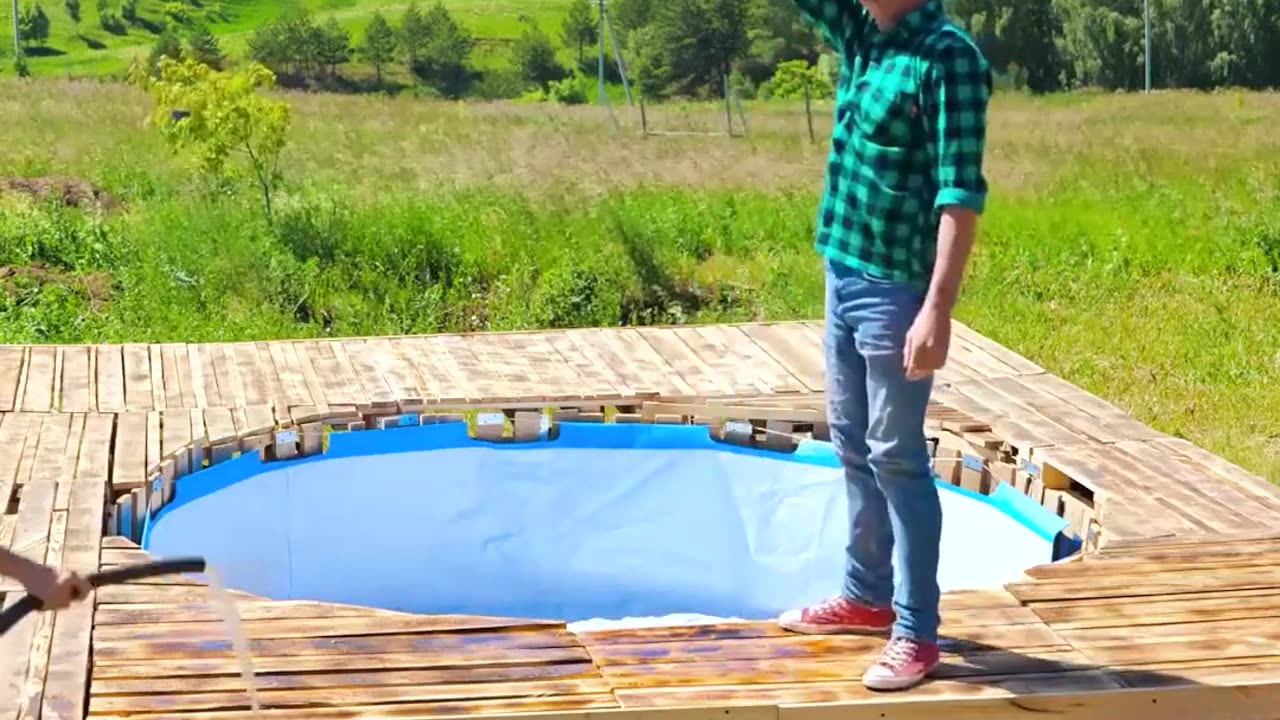 "Transform Your Backyard on a Budget: DIY Pallet Pool and Fantastic Furniture"