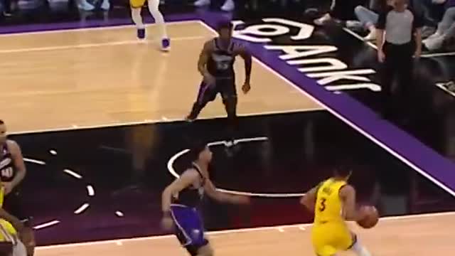 Jordan Poole Nasty In & Out Euro Step Finish