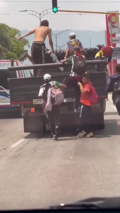 ENFRENTAMIENTO HINCHAS NACIONAL