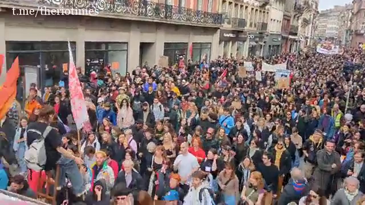 French citizens against Macron