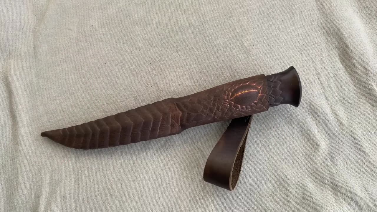 Making leather sheath for the dragon eye knief