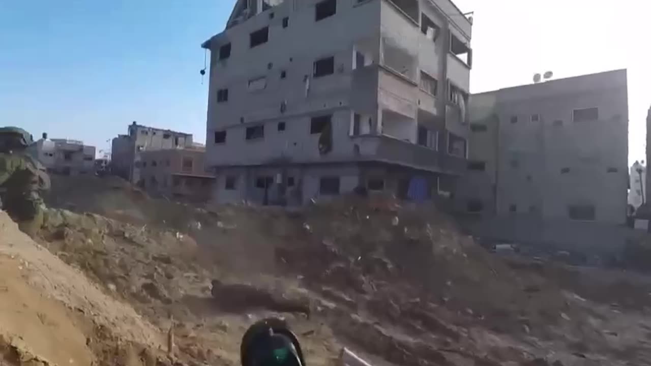 Hamas Militant Rushes an Israeli Soldier from Close Range