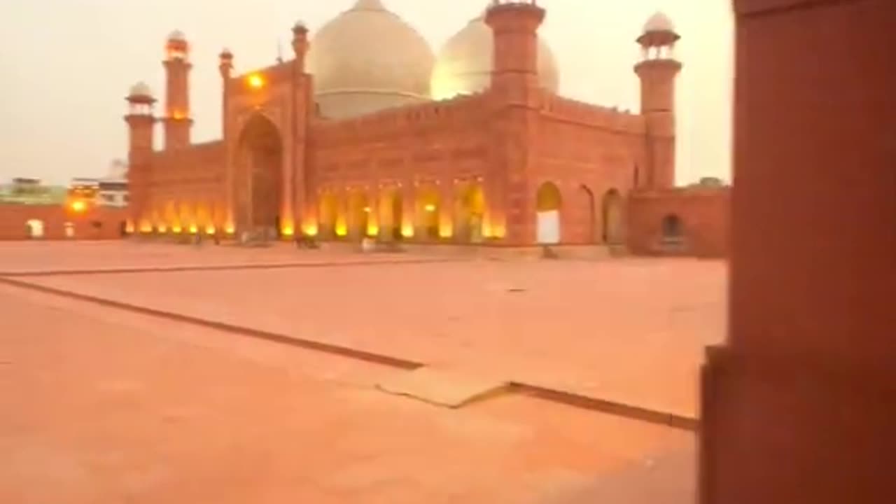 I'm showing you the beauty of Pakistan Bad Shahi masjid