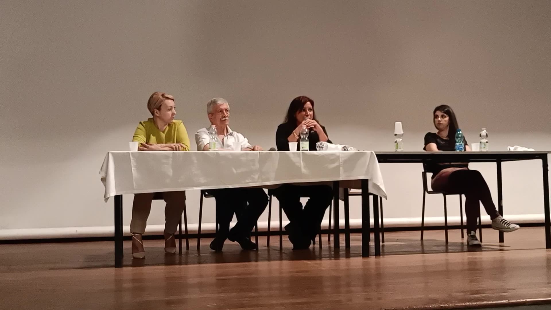 Invisibili - dibattito post proiezione - Rho - interventi e domande del pubblico - 4 Parte