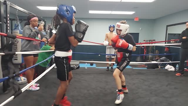 Joey sparring in Florida round 2 12/27/22