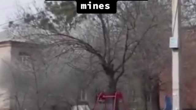 Ukrainian military perform controlled explosionsto。detonate Russian mines