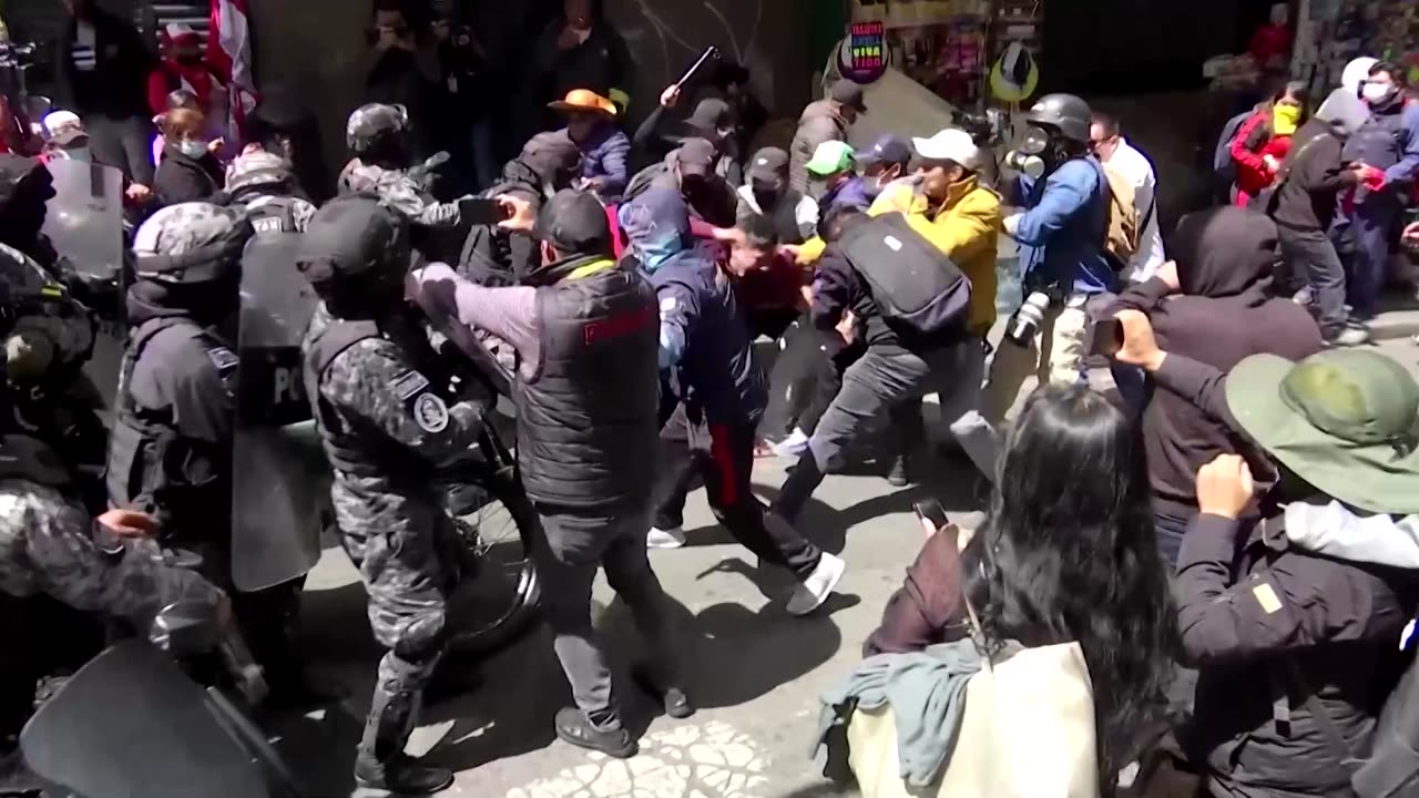 Violence escalates during Bolivian teacher protests