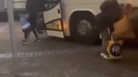 🚨IRELAND🚨 Migrants were bussed into the community despite objections